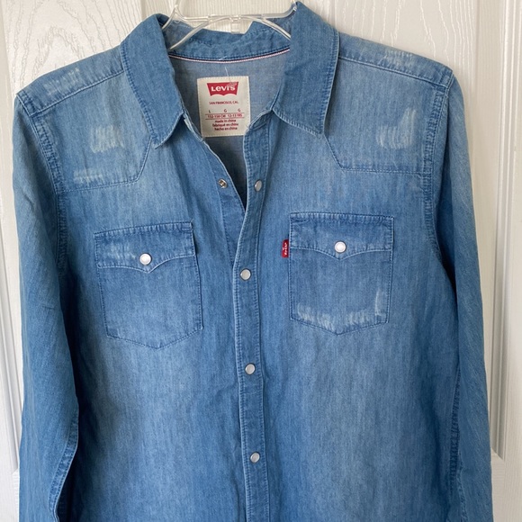 Levi’s denim shirt; size large;NWT - Picture 2 of 9